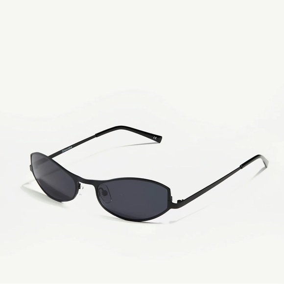 Shevoke Cece Black Sunglasses - Picture 4 of 7